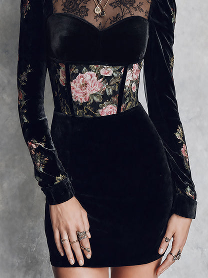 Vestido Mini Terciopelo Negro Escote Corazón Floral
