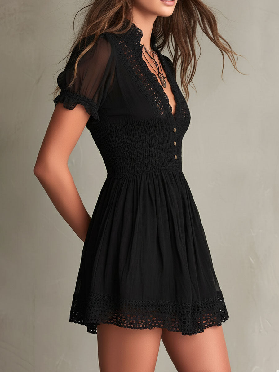 Vestido Mini Negro Fruncido Ribete Encaje
