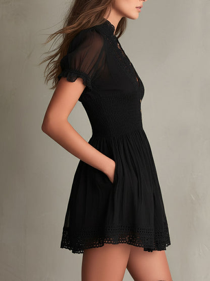 Vestido Mini Negro Fruncido Ribete Encaje