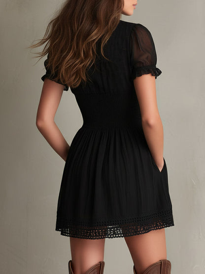 Vestido Mini Negro Fruncido Ribete Encaje
