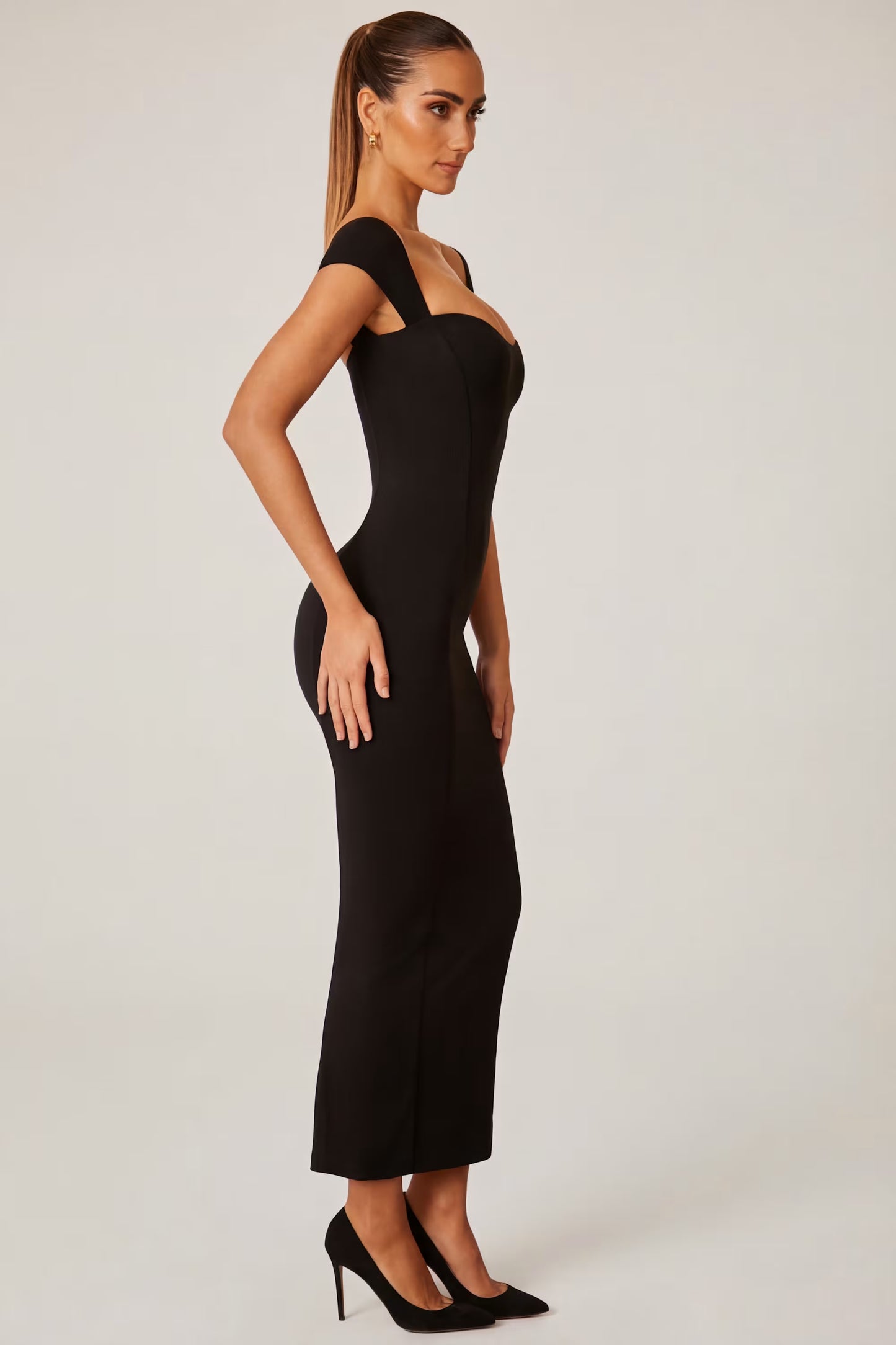 Vestido Sorelle Largo Negro Con Escote Corazón
