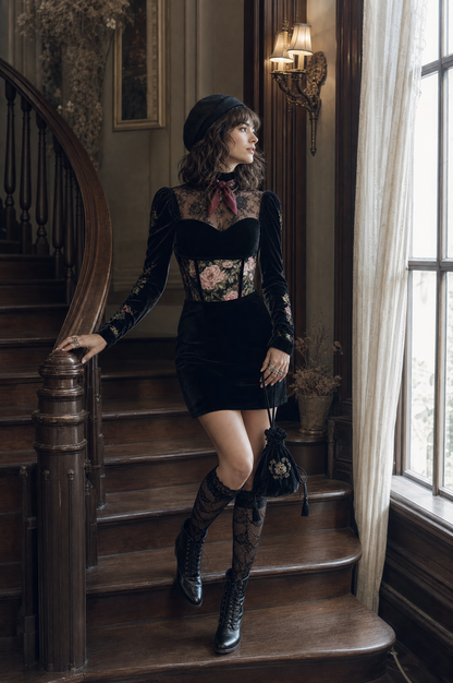 Vestido Mini Terciopelo Negro Escote Corazón Floral